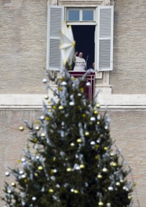 Pope waves as he arrives to lead Angelus at Vatican