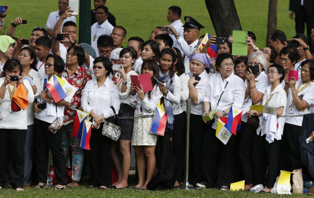 Pope Francis welcomed to Philippines during ceremony at presidential palace in Manila