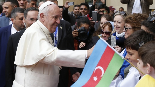 教宗抵達阿塞拜疆首都巴庫