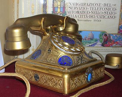 Telephone of Pope Pius XI, 1930.jpg