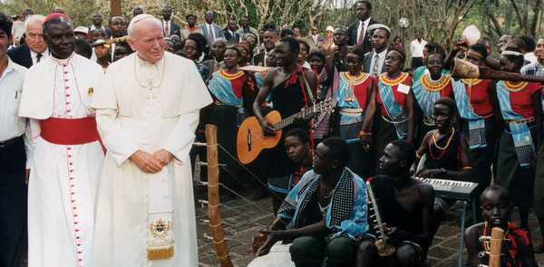 KENYANS GREET POPE WITH MUSIC DURING HIS 1995 TRIP TO AFRICA