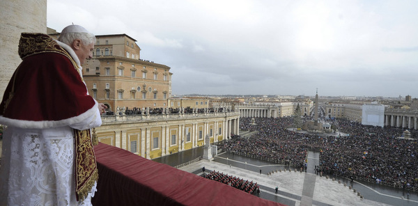 POPE DELIVERS CHRISTMAS BLESSING FROM ST. PETER'S BASILICA AT VATICAN
