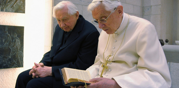 POPE BENEDICT PRAYS WITH BROTHER IN CHAPEL AT VATICAN