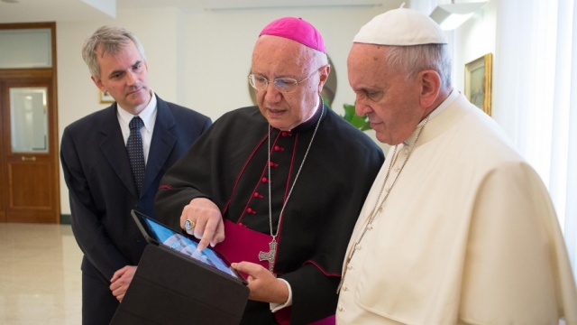 Pope being presented with Pope App