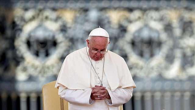 Pope_Prayer_Sept