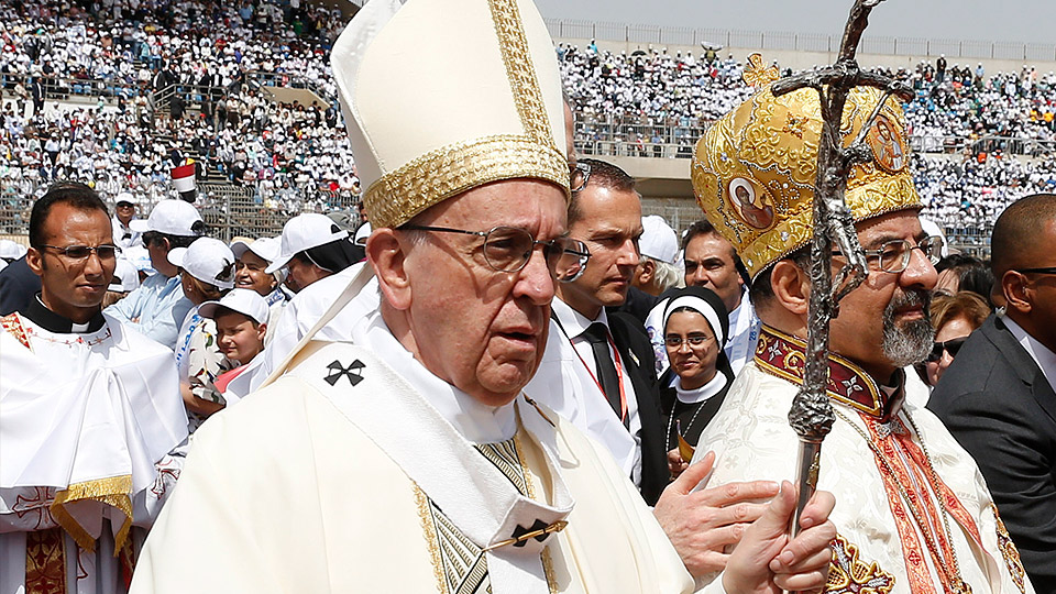 Pope Francis arrives to celebrate Mass in Cairo 