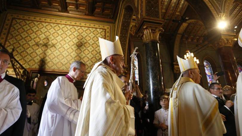 Monarch syre lærer Pope Francis' homily at Mass in Bucharest, Romania | Salt + Light Media