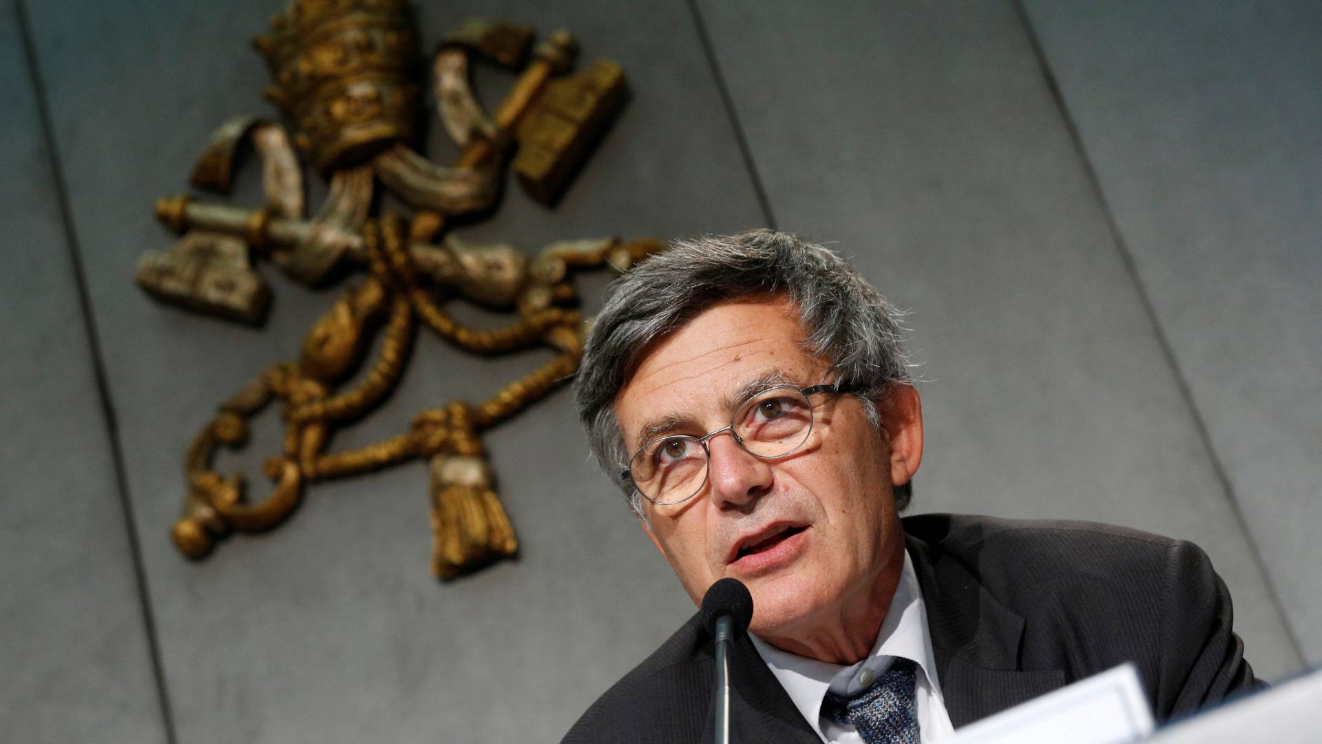 Digital world leaves some ‘hyperconnected and alone,’ Vatican official says