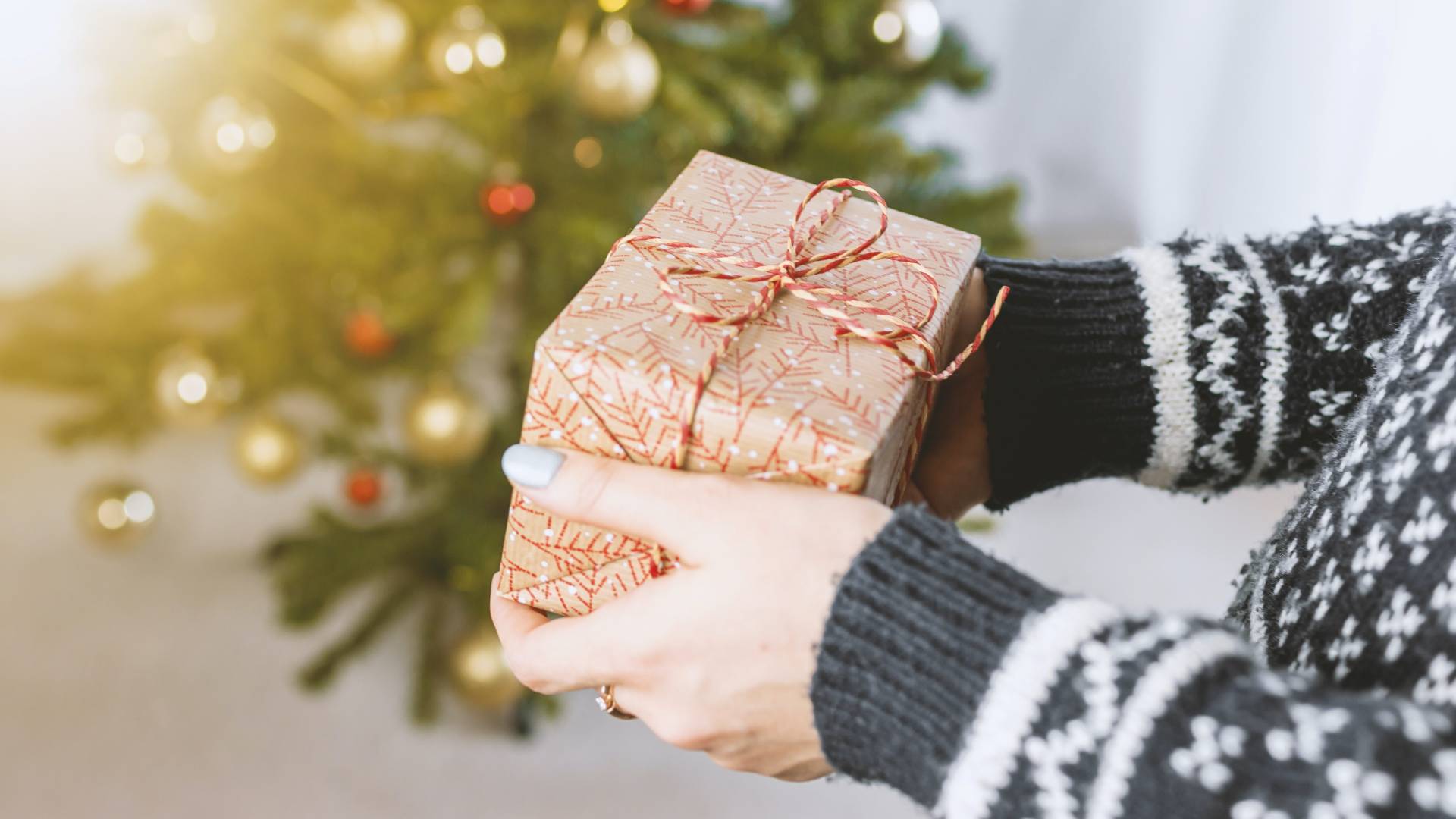 Meaningful Christmas gift ideas that will deepen your faith