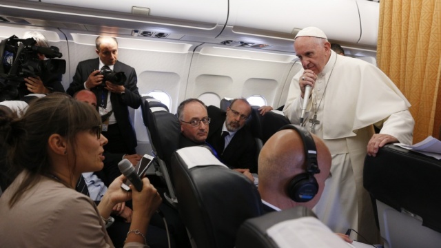 教宗在埃及回程時舉行飛機上記者會