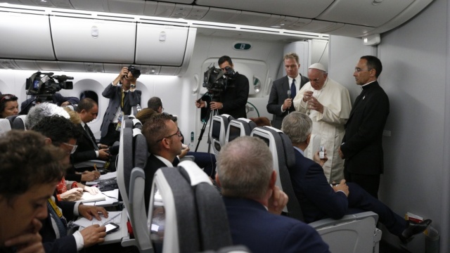 教宗在哥倫比亞回程機上記者會