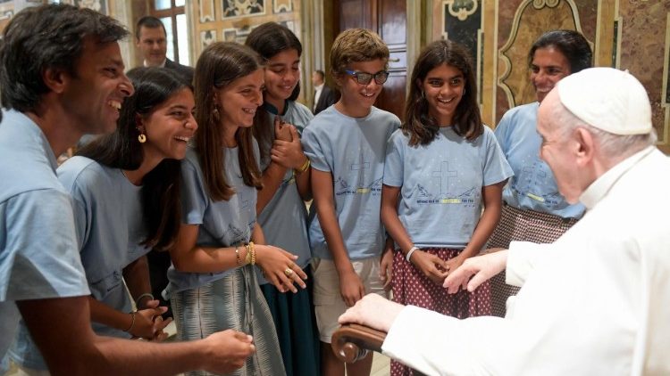 教宗叮囑聖母團青年：在虛擬又孤獨的時代，你們要團隊合作