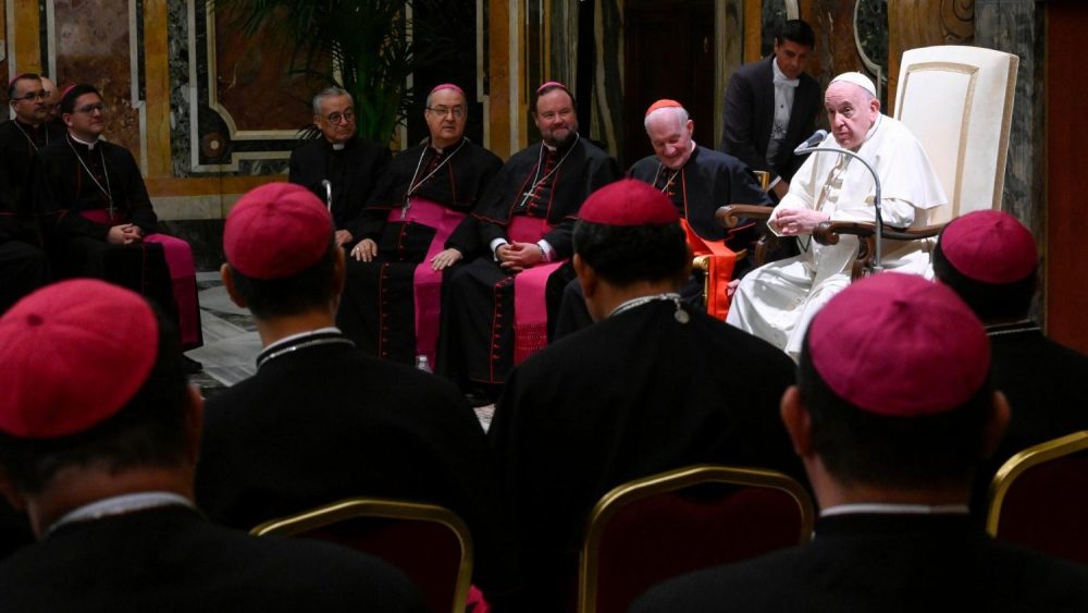 教宗接見新祝聖的主教們：做接近窮人的「牧者」