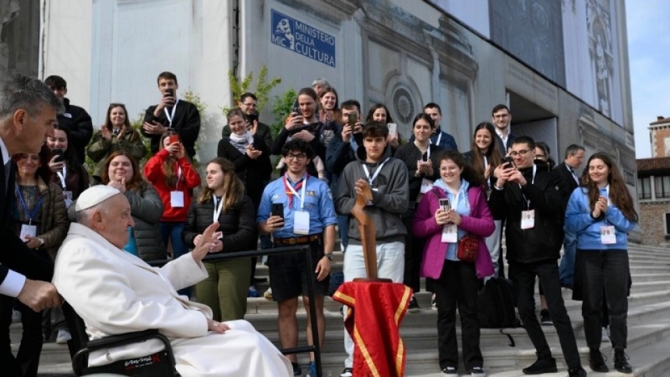 教宗在威尼斯囑咐青年：放下手機，關注他人