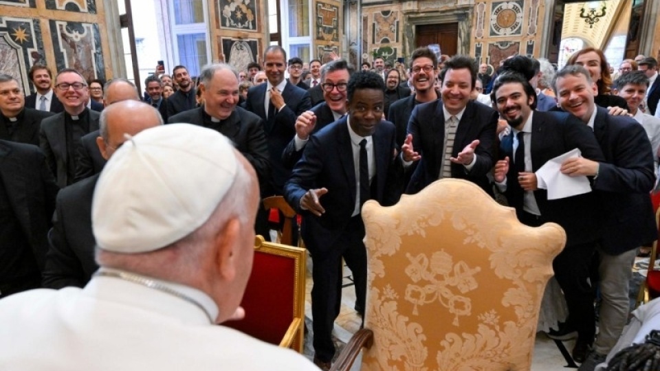 喜劇演員首次在梵蒂岡與教宗會面