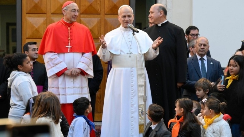 教宗良十四世牧靈訪問羅馬耶穌聖心堂與堂區團體會面